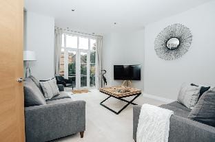 Blue Heron - 2 Bedroom Apt with 2 parking spaces - From £165 Per Night Apartment in Henley-on-Thames