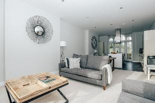Blue Heron - 2 Bedroom Apt with 2 parking spaces - From £165 Per Night Apartment in Henley-on-Thames