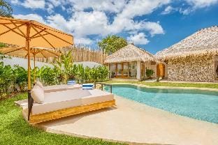 Villa Tango - New Luxurious 7BDR, Prime Location Villa in Kuta