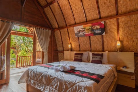 Minimalist wooden room in guest house Vacation rental in Bali