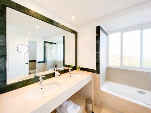 DUPLEX PENTHOUSE ROOFTOP TERRACE SEA VIEWS WiFi Apartment in Marbella