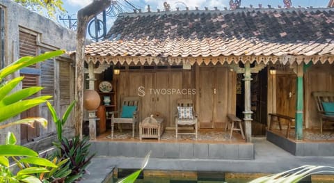 TwoSpaces Living at Kayu Beach Villa Hotel in Kuta Selatan