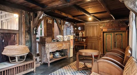 TwoSpaces Living at Kayu Beach Villa Hotel in Kuta Selatan