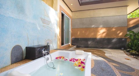 Hotel and Beach Bungalow at Lanta Resort Hotel in Sala Dan