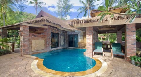 Hotel and Beach Bungalow at Lanta Resort Hotel in Sala Dan