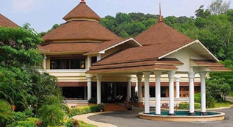 Hotel and Beach Bungalow at Lanta Resort Hotel in Sala Dan