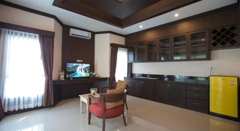 Hotel and Beach Bungalow at Lanta Resort Hotel in Sala Dan