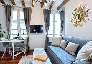 B1579 - Eiffel Tower - Chic Parisian Apartment Apartment in Paris