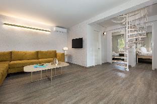 Vouliagmeni Stylish Homes by BluPine Apartment in Vouliagmeni