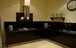 Villa Pelangi aan zee op Bali met personeel Villa in Bali