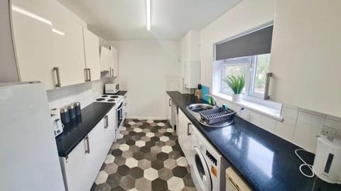 Two Bed Spacious & Modern Flat - Harlow, Essex Vacation rental in Harlow