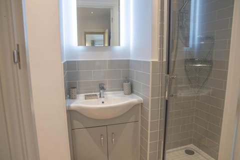 Number Six Apartment in Tontine Hill