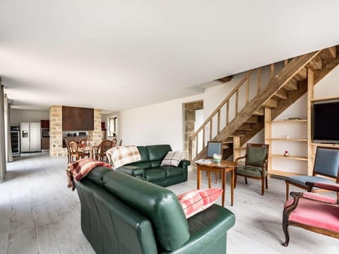 Holiday Home in Cercy-la-Tour with Terrace Vacation rental in Bourgogne-Franche-Comté