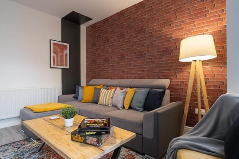 Attractive 3BDR family house with garden Vacation rental in Oldbury