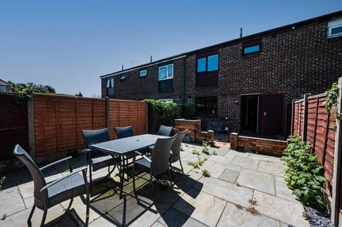 Homely Three Bed Close to centre-Free Parking Apartment in Ipswich