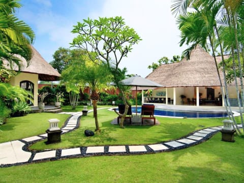 Cozy 3 BR Villa with Tropical Garden #IR10 Villa in Kuta