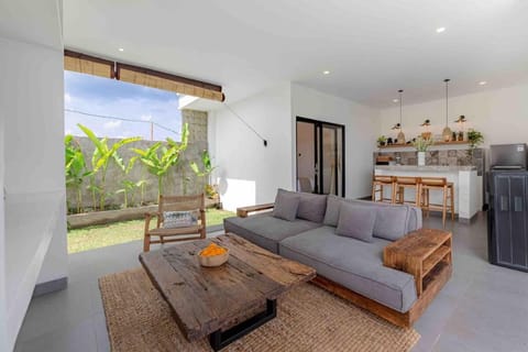 Brand New 3BR En-suite Villa Rice field View Bliss Vacation rental in Kediri