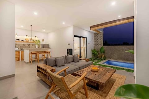 Brand New 3BR En-suite Villa Rice field View Bliss Vacation rental in Kediri
