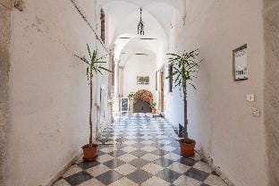 Sky Room Carrara-Spa-with Parcking Vacation rental in Carrara