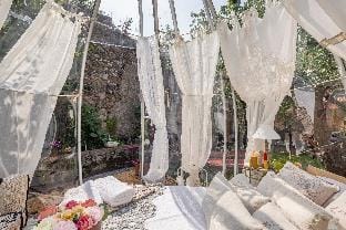 Sky Room Carrara-Spa-with Parcking Vacation rental in Carrara