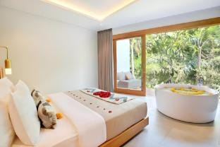 Suite Room with Forest View near Monkey Forest Vacation rental in Ubud