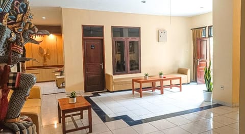 Miraa Guest House & Resto Bed and Breakfast in Sukawati