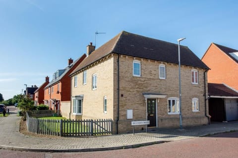 3 Bed House - Fast WiFi - King Beds - Pet Friendly Vacation rental in Colchester