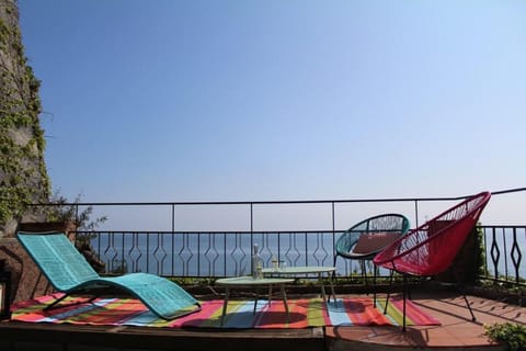 BEACHFRONT LITTLE VILLA. Pool, Jacuzzi, sea★★★★★ Vacation rental in Liguria