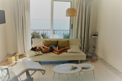 BEACHFRONT LITTLE VILLA. Pool, Jacuzzi, sea★★★★★ Vacation rental in Liguria