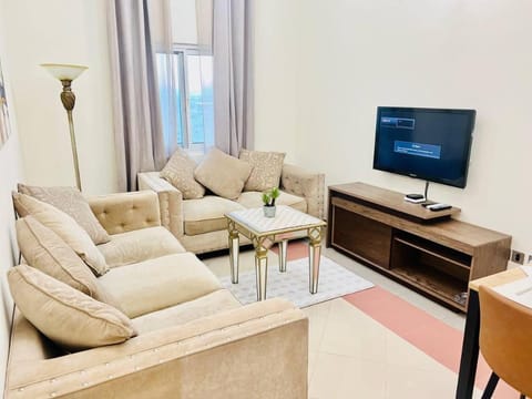Cozy One Bedroom Apartment in Dubai Near Metro Apartment in Al Sharjah