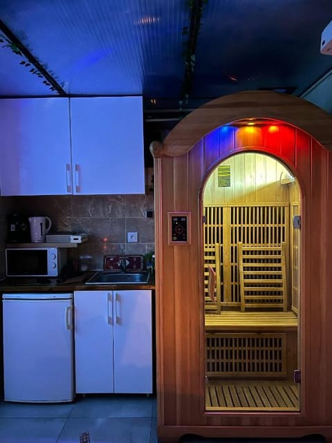 Casa Di Vibes - Jacuzzi et Sauna Privatif Vacation rental in Saint-Maur-des-Fossés