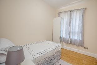 3 Bedroom Spacious Flat Apartment in Birmingham