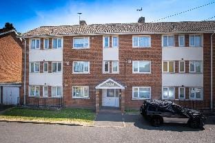 3 Bedroom Spacious Flat Apartment in Birmingham