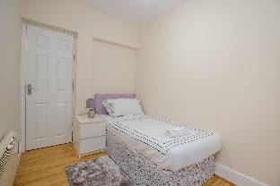 3 Bedroom Spacious Flat Apartment in Birmingham