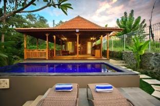 Cozy 1BR Private Pool Villa near Monkey Forest Villa in Abiansemal