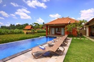 Cozy 2BR Private Pool Villa near Monkey Forest Villa in Abiansemal