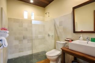Cozy 2BR Private Pool Villa near Monkey Forest Villa in Abiansemal