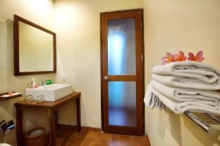 Cozy 2BR Private Pool Villa near Monkey Forest Villa in Abiansemal