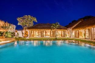 Villa El Gaucho: Brand New 9BDR, Prime Location Villa in Kuta