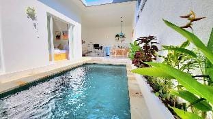 Villa Moselle Bali - Minimalist Villa with Rooftop Villa in Buleleng