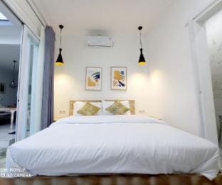 Villa Mosel Bali - Minimalist Villa with Rooftop Villa in Bali