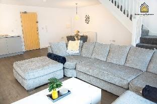 Large Unique 2 BR Duplex Apt w/ Private Parking Vacation rental in Warrington