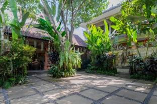 Deluxe Room with Garden View near Bambu Indah Vacation rental in Abiansemal