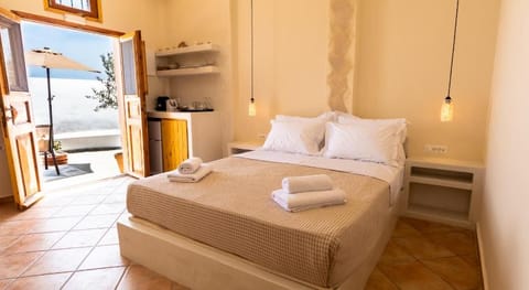 Ostria Caldera Studios Hotel in Oia