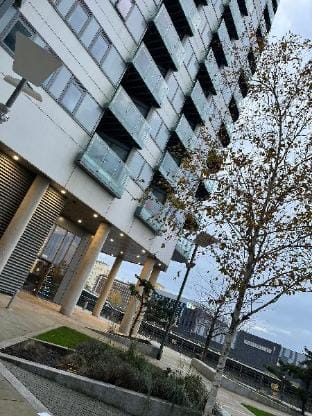 Contractors & Tourist Haven Long-Term Discount Apartment in Salford