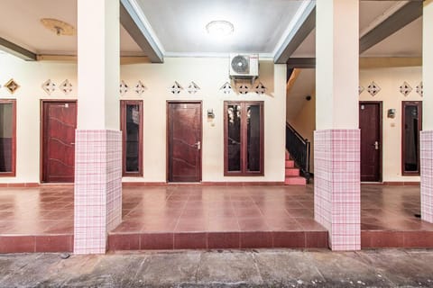 OYO Life 93504 Kost Krisna Hotel in Bali