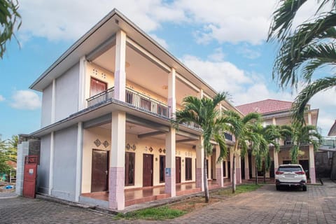 OYO Life 93504 Kost Krisna Hotel in Bali