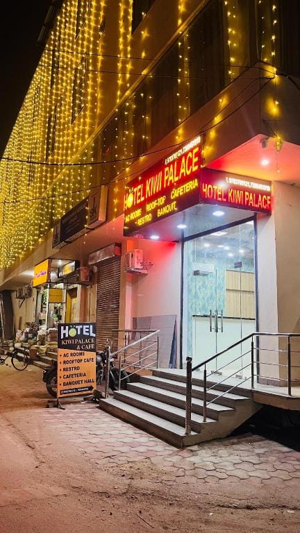 Hotel Kiwi Palace Hotel in Jaipur