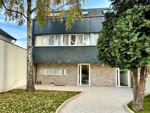 Koala Wakeup Suite avec Balcon 02 Vacation rental in Vitry-sur-Seine