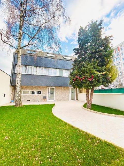 Koala Wakeup Chambre Double Supérieure 03 Vacation rental in Vitry-sur-Seine